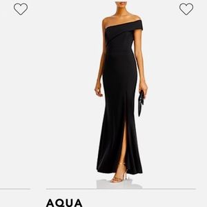 Asymmetrical neck
Sleeveless
Gown silhouette
Back zip closure
Lined